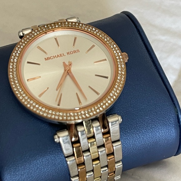 Michael Kors Darci watch - Picture 4 of 16